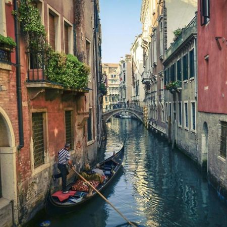 B&B Al Teatro With Canal View Венеция Экстерьер фото
