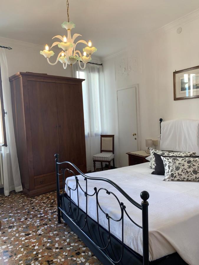 B&B Al Teatro With Canal View Венеция Экстерьер фото