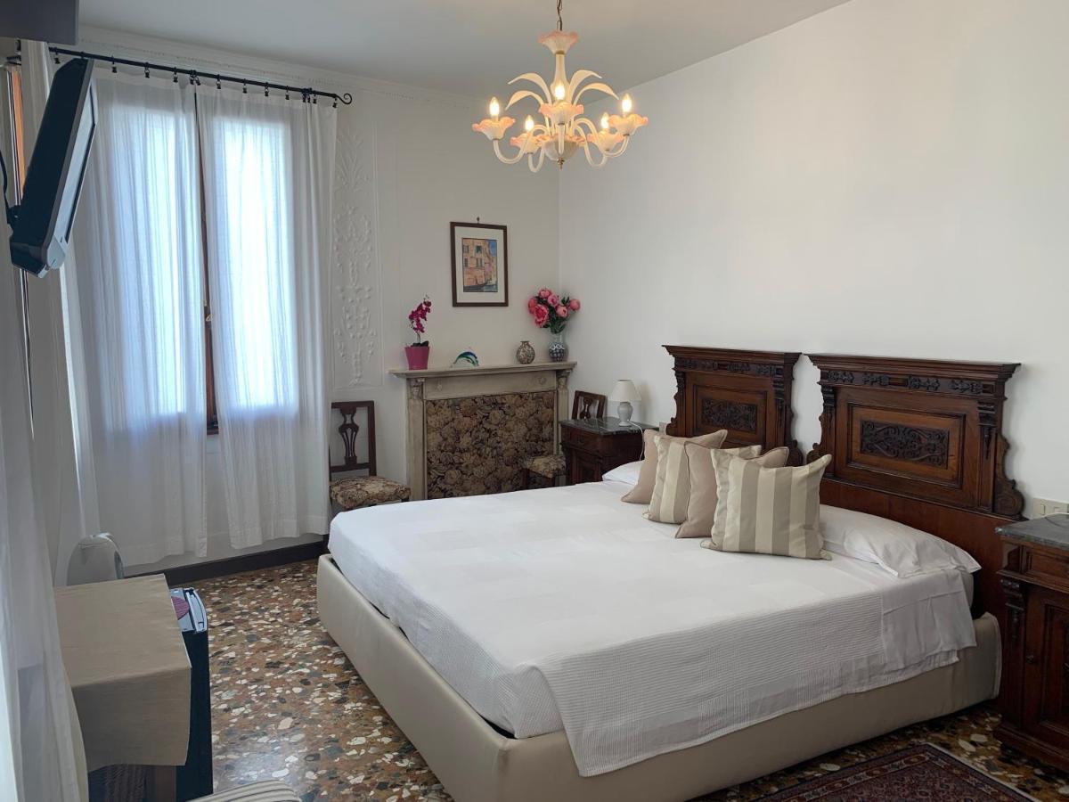 B&B Al Teatro With Canal View Венеция Экстерьер фото